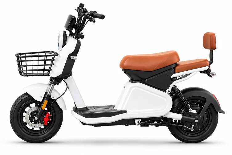 Scooter elétrica branca com cestinha
